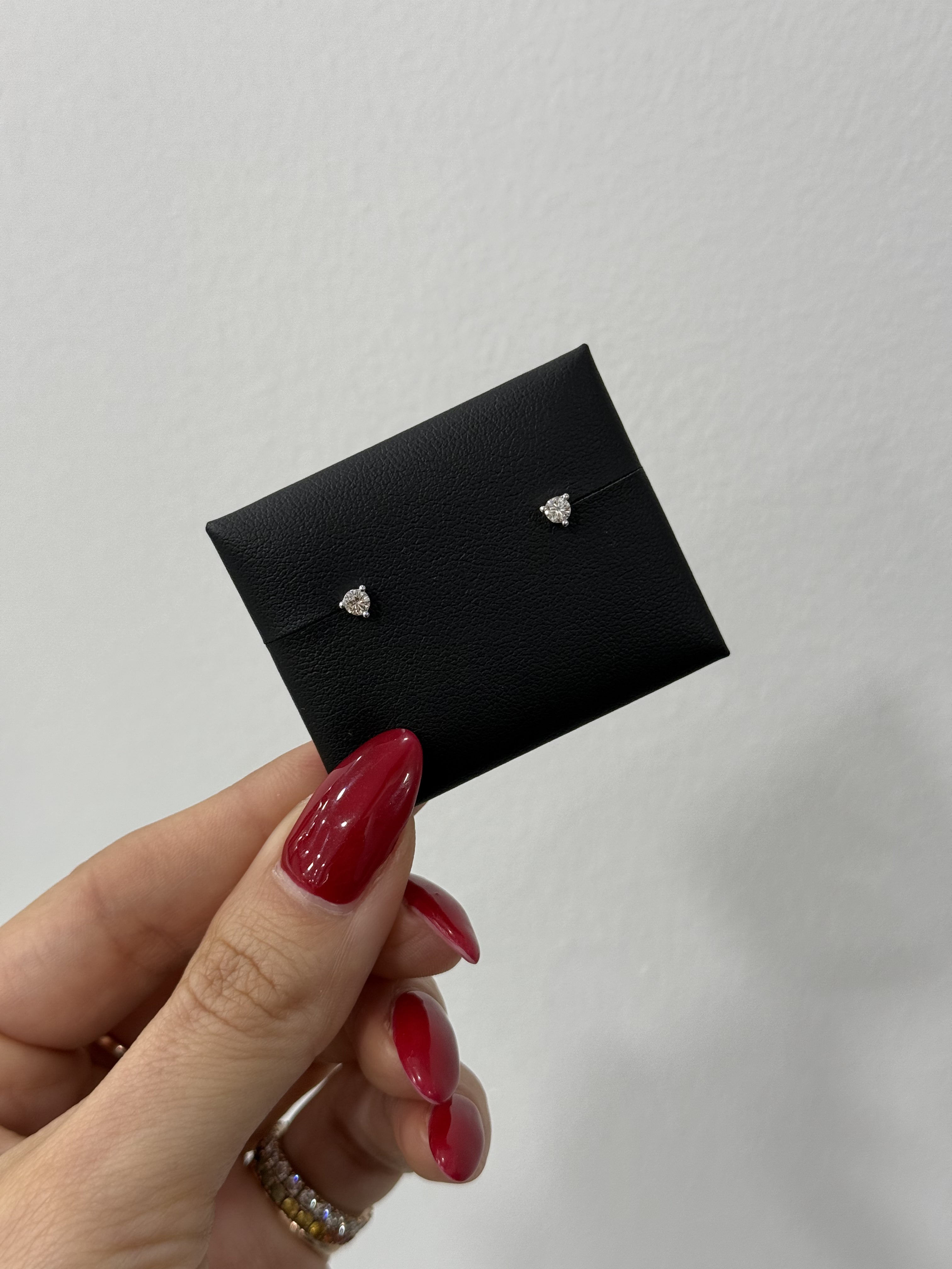 3 Prong Diamond Flat Back