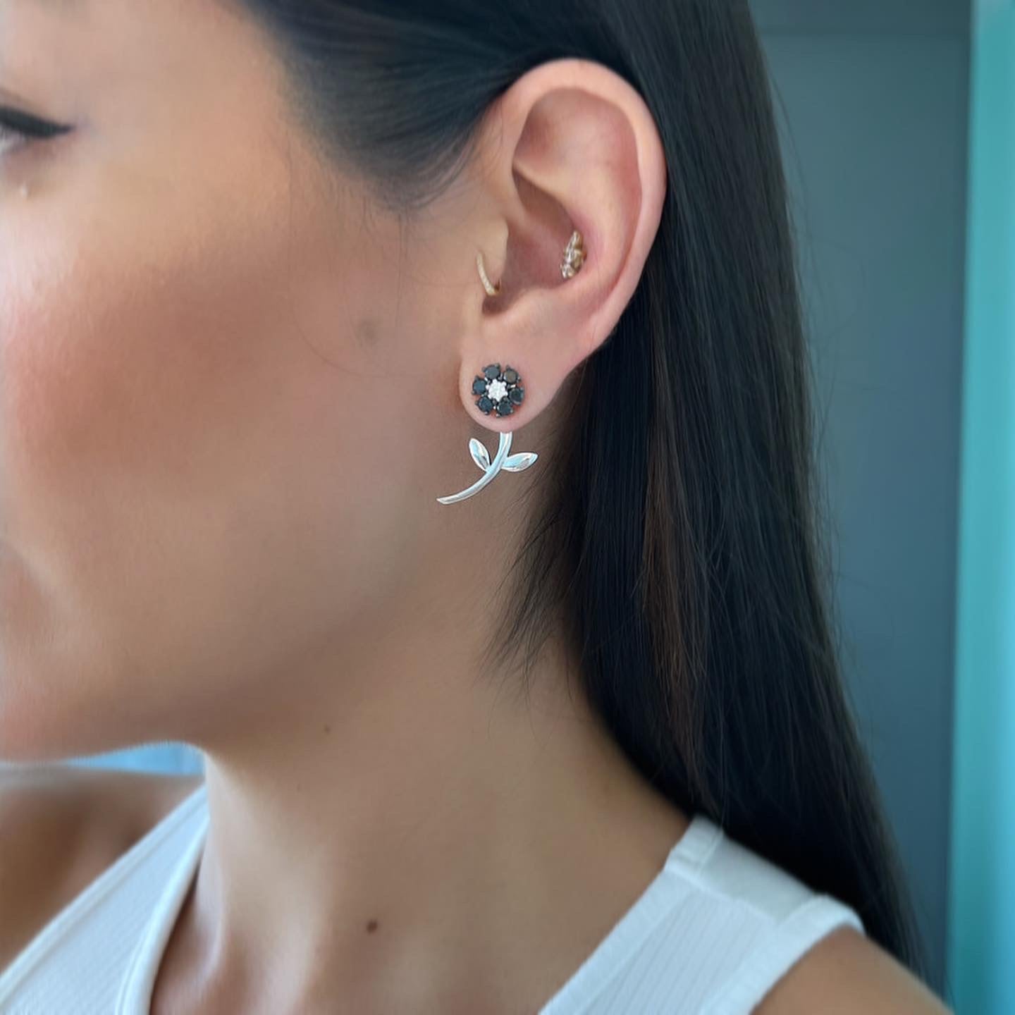 18k Gold Divine Flower Earring