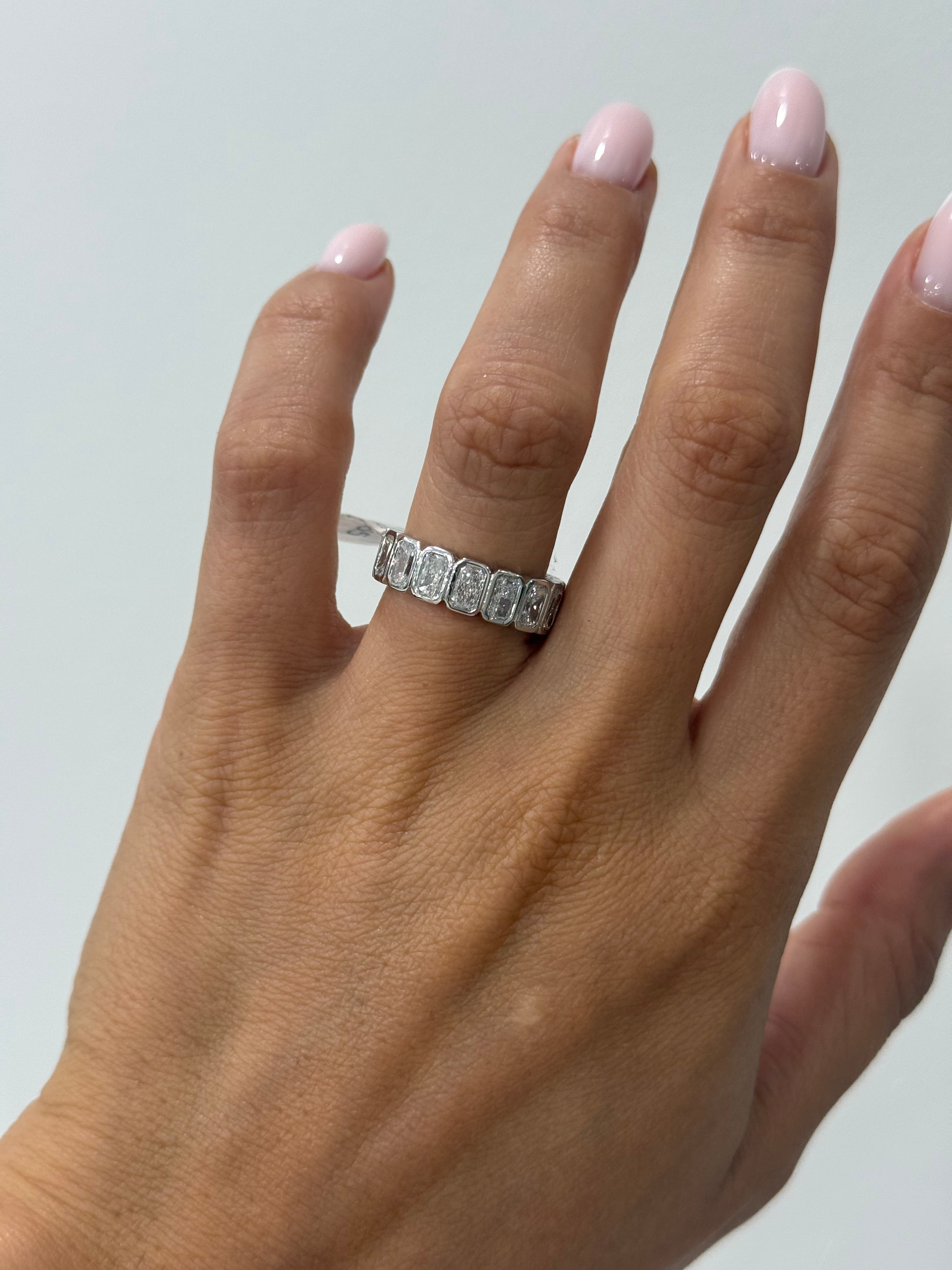 Bezeled Radiant Cut Lab Band