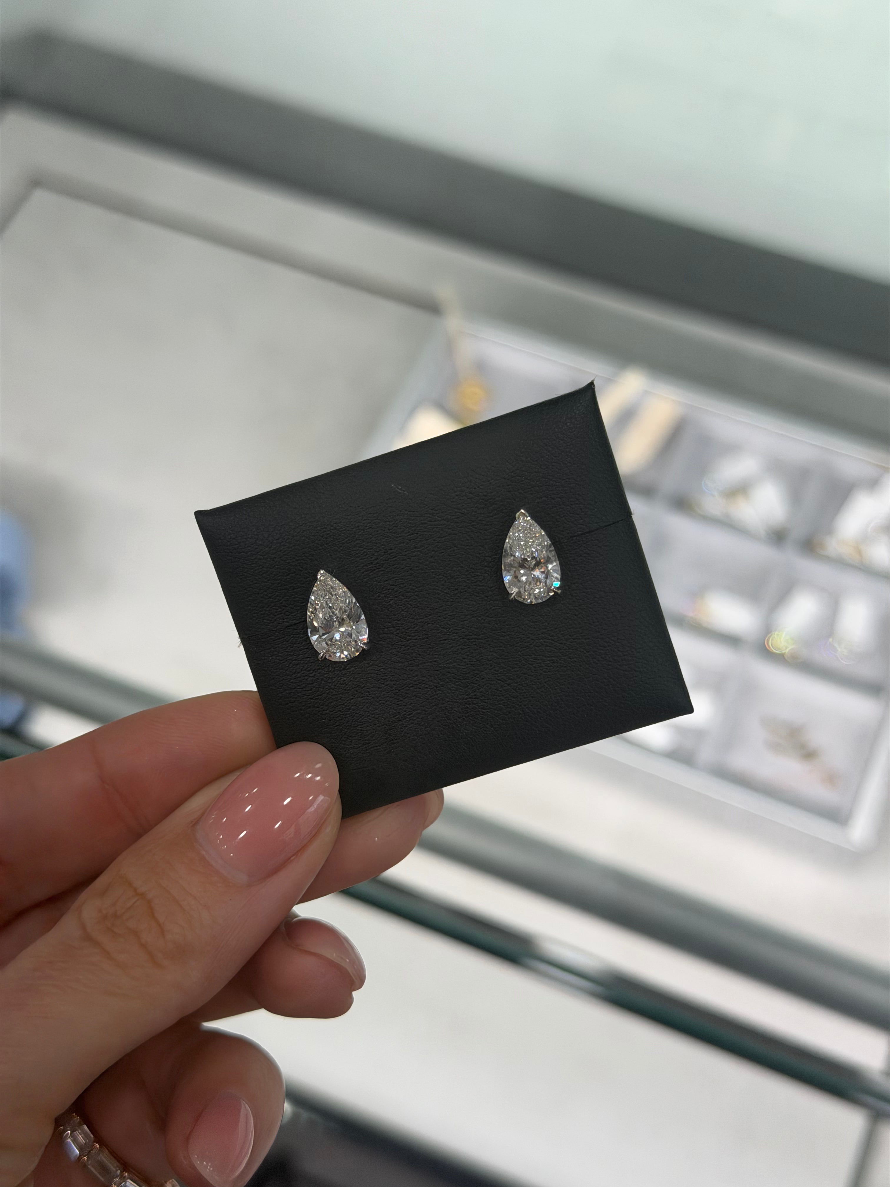 4ct Pear Studs